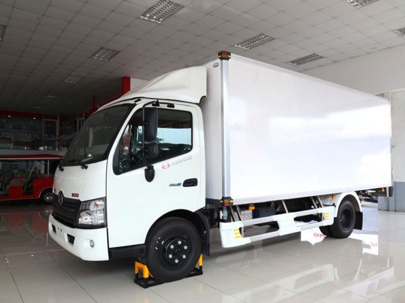 Giá xe tải Hino 4.5 tấn XZU730L